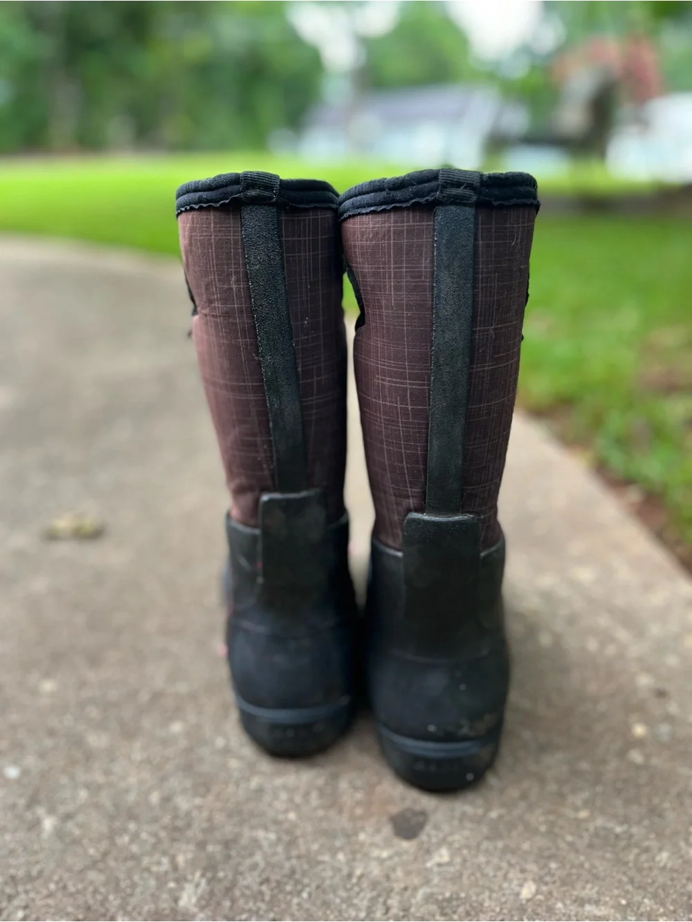 BOGs Women’s Waterproof Black and Brown Pull-On Outdoor Boots Size 8